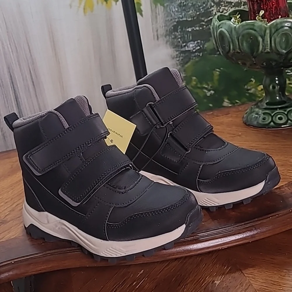 New with tags! All in Motion Boys Size 1 waterproof winter boots jetblack velcro